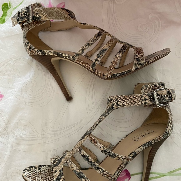 Guess by Marciano snake skin Sandals pumps shoes - Picture 3 of 3